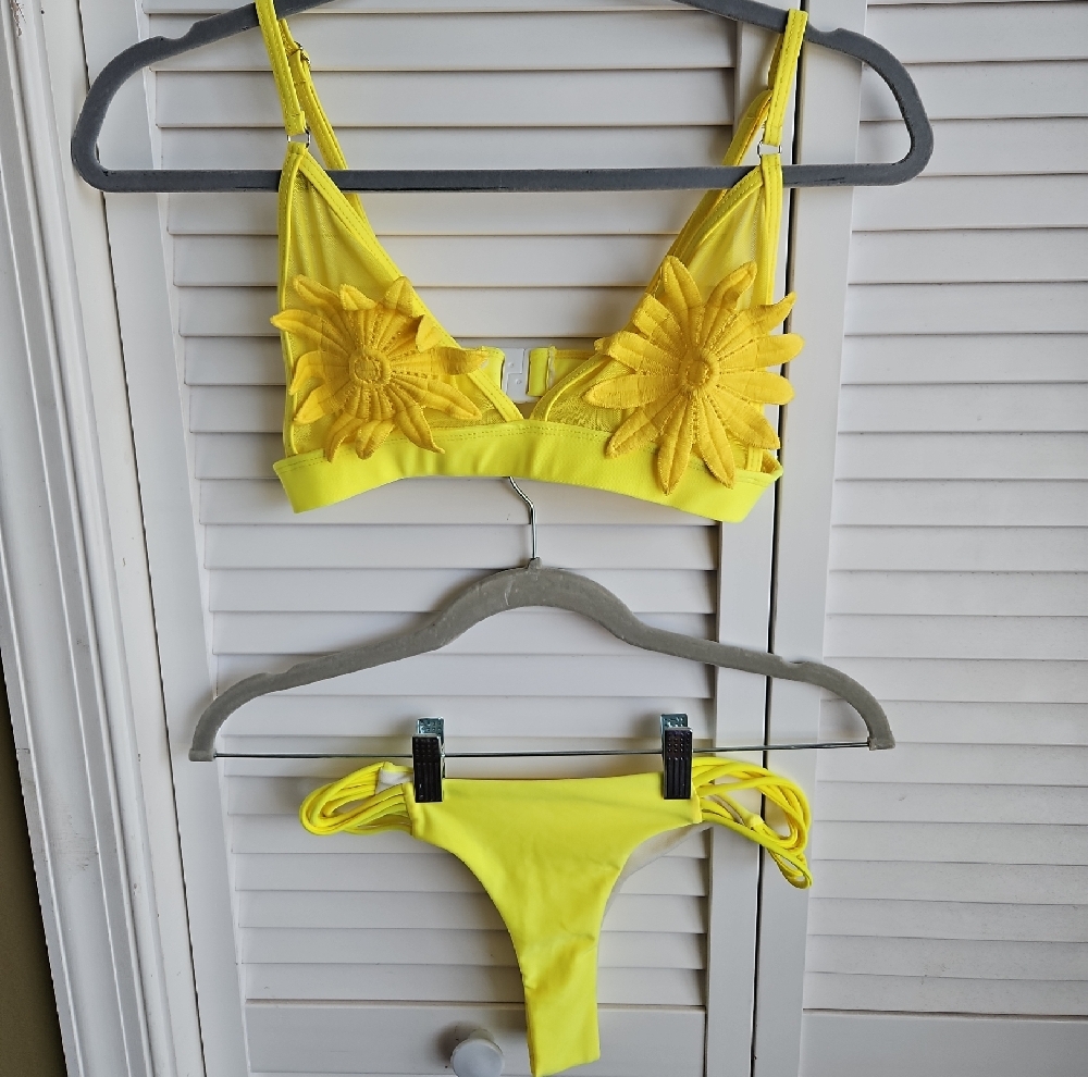 Never Worn. Yellow Floral Bikini Set. Medium Top. Medium Bottom. No Tags.